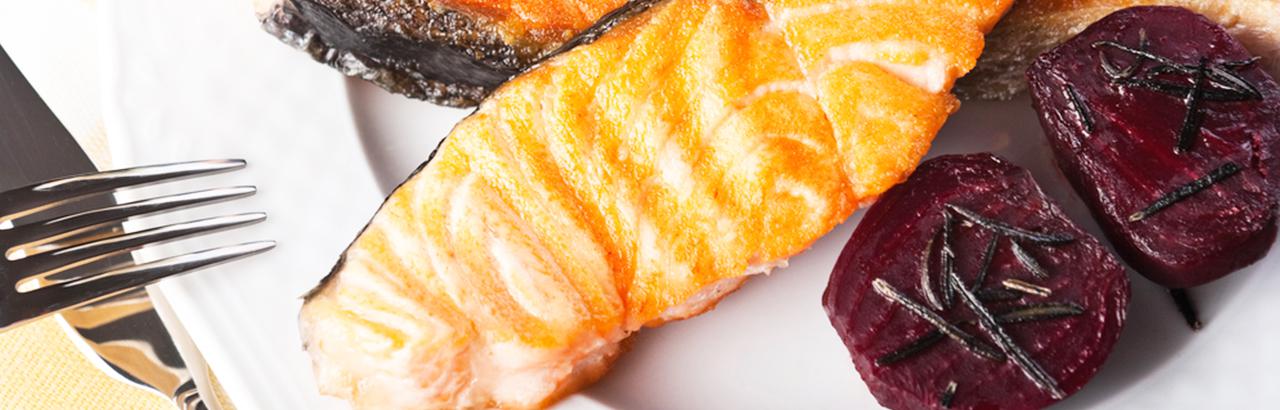 Lachsforellen-Filet auf Roter Beete